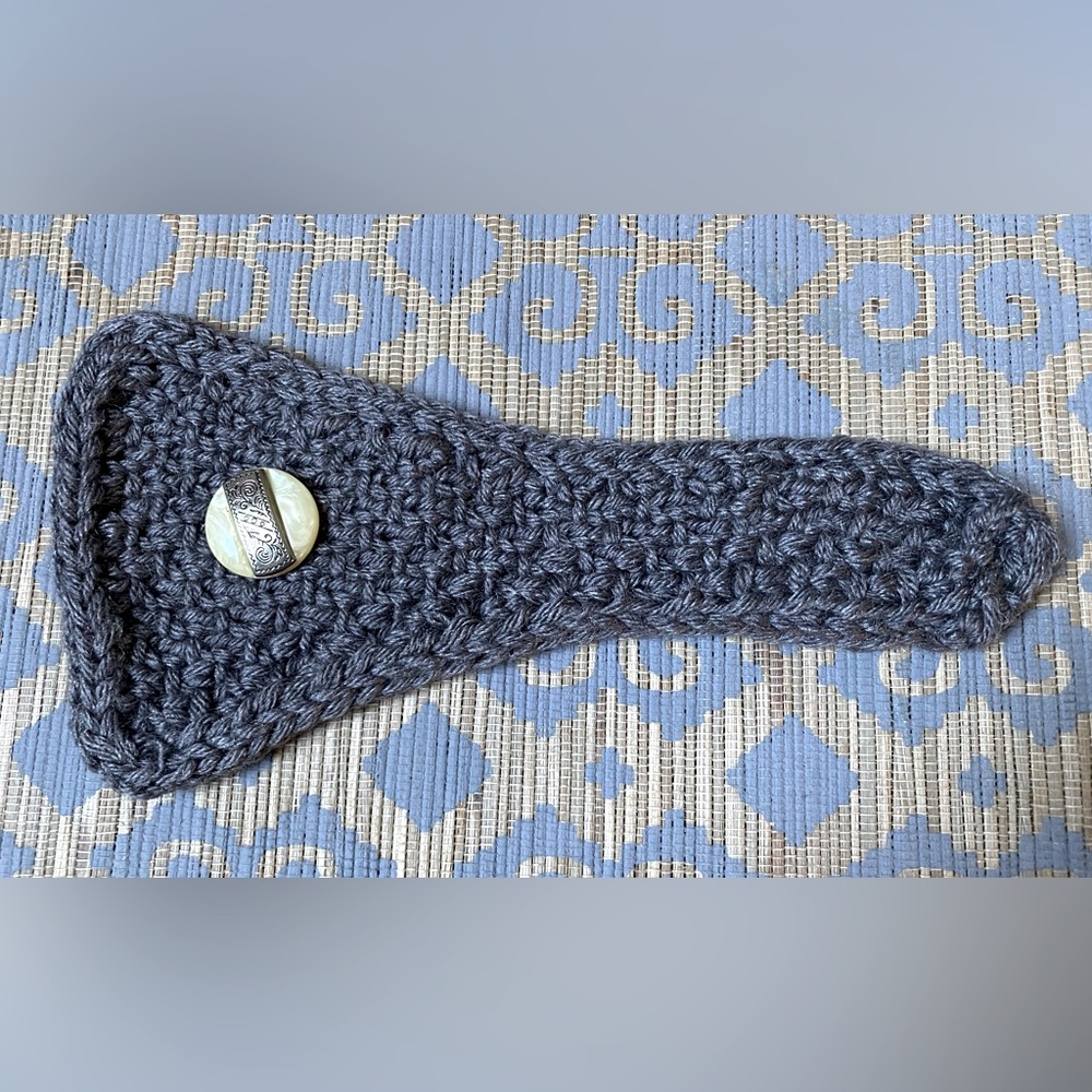 Hand knit wool Bracelet Cuff with Vintage Button